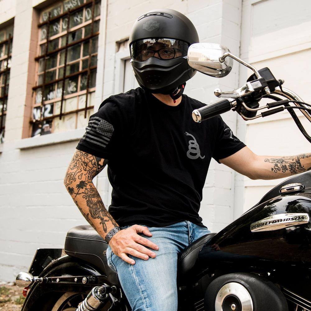 Don't Tread on Me Concealed Gadsden T-Shirt- Black
